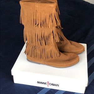 Minnetonka 3 Layer Fringe Boot - NEVER WORN!